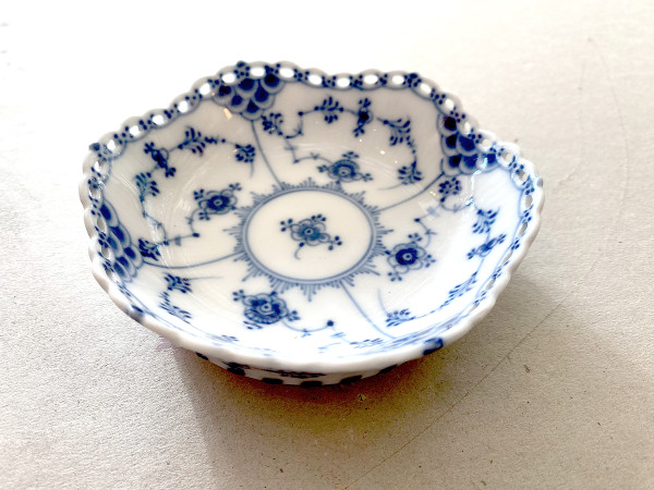 Vollspitze / Full Lace: Konfektschalew