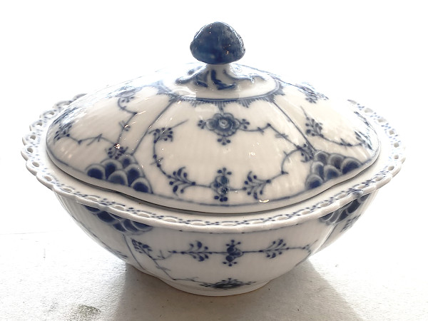 Vollspitze / Full Lace: Mini-Terrine