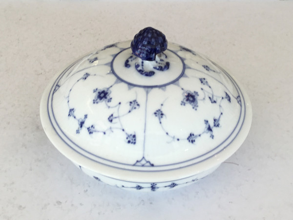 Musselmalet / Blue Fluted: Runde Schüssel mit Deckel, antikes Einzelstück