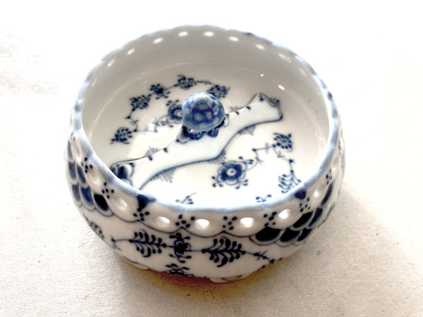 Vollspitze / Full Lace: Aschenbecher