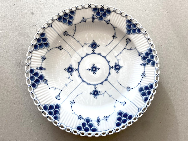 Vollspitze / Full Lace: Servierplatte 28,5 cm, rund ANTIK